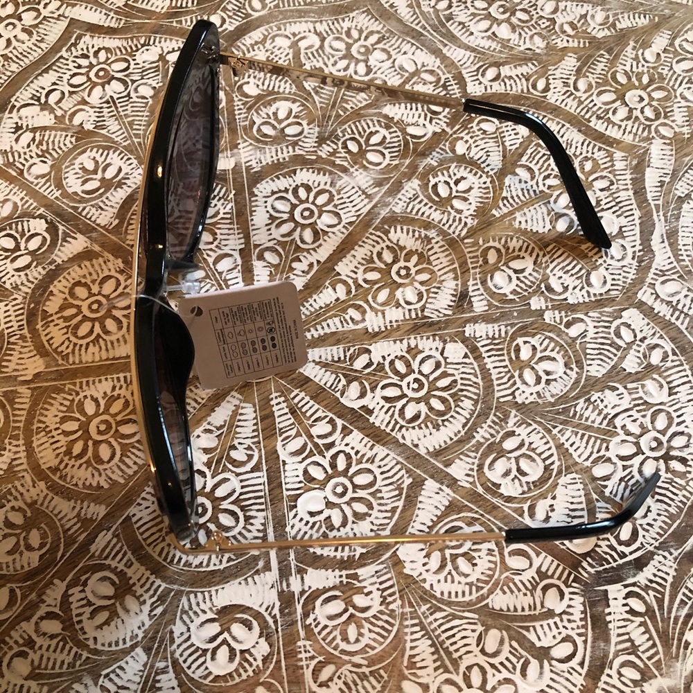 Brand New Black & Gold Chic Sunglasses - Picture 6 of 8